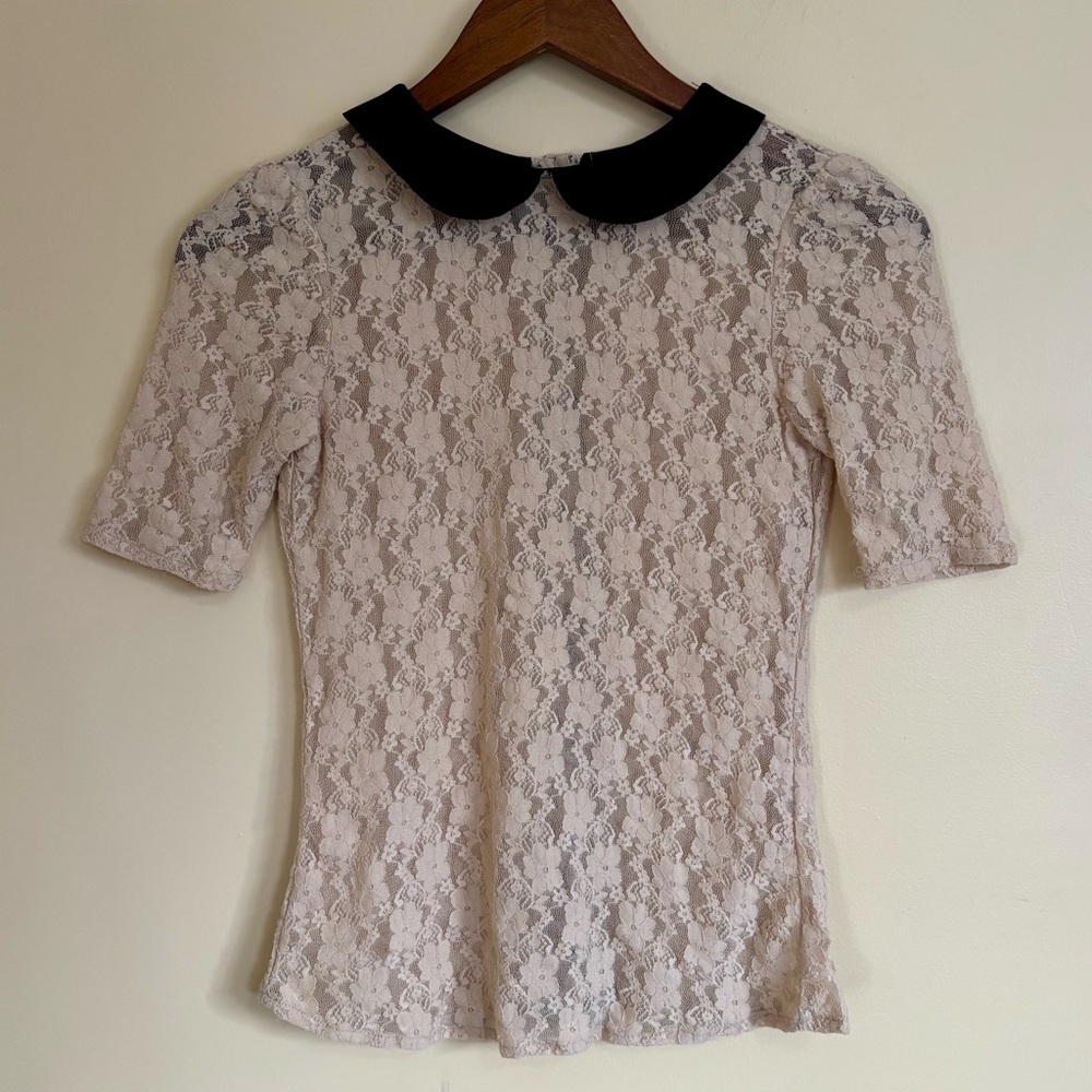 Zara| Cream Sheer Stretch Lace Blouse w/Black Collar & Buttoned Back Sz XS
